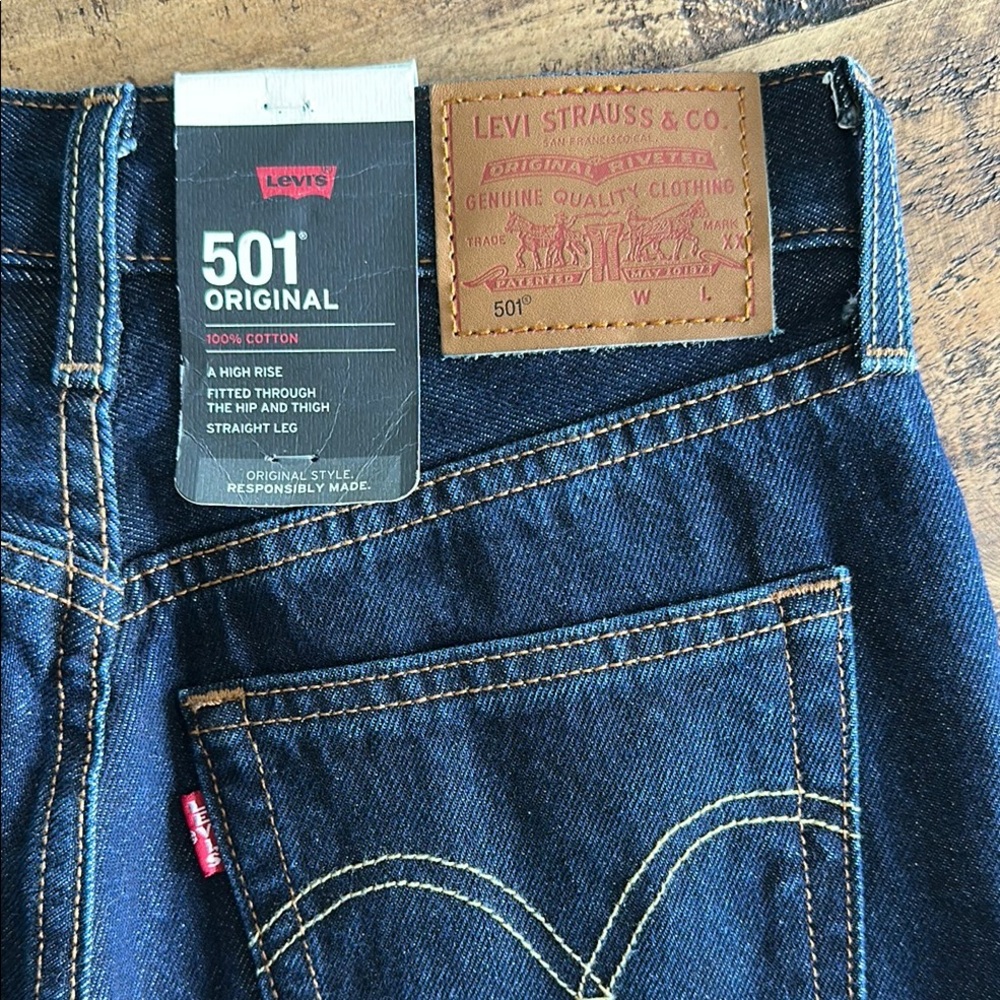 👖NWT👖Woman’s Classic Levi's 501 Dark Blue High Rise & Straight Leg Jeans - Picture 3 of 6
